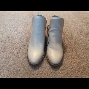 Universal Thread Booties
